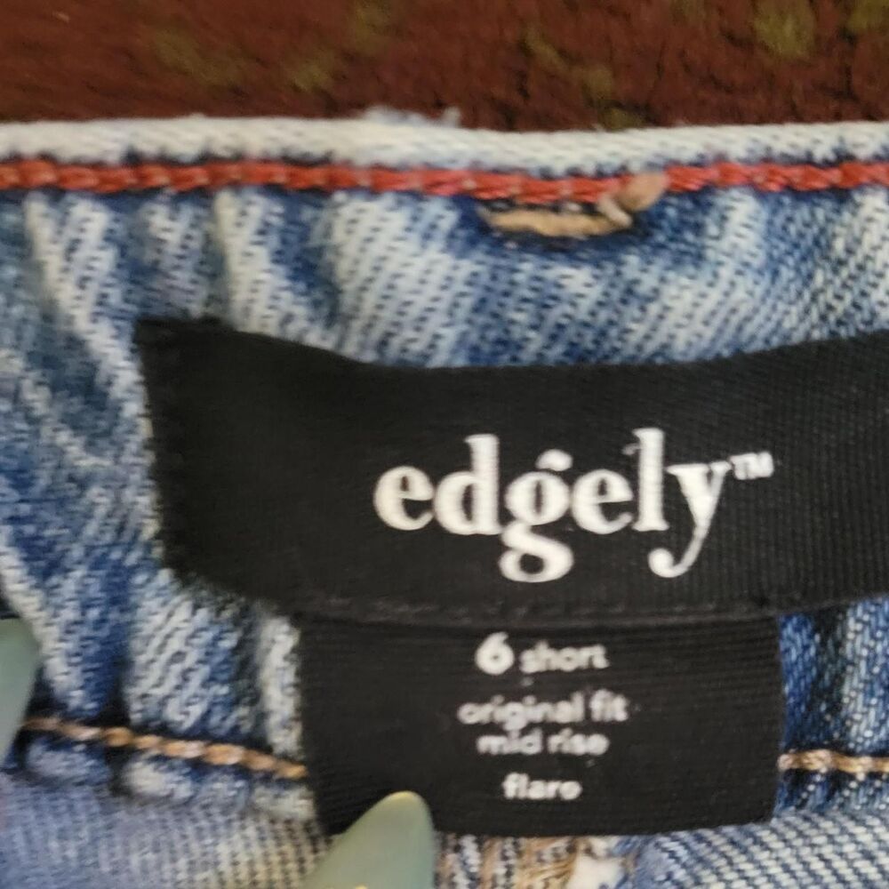 👖 Edgely Original Fit Mid Rise Flare Jeans - Size 6 Short 👖